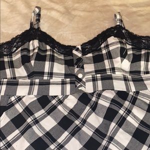 Torrid Plaid tank top with pockets Size 2